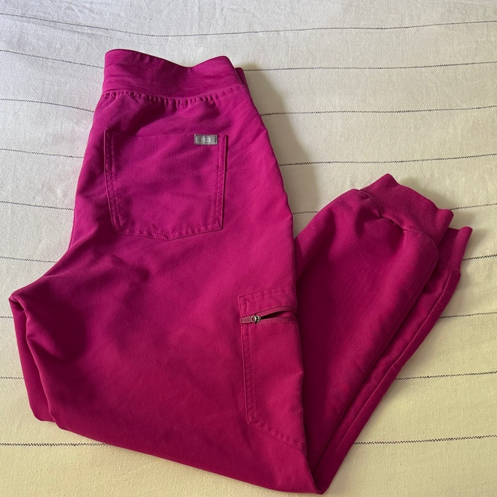 Figs Women's Track Pants in Magenta